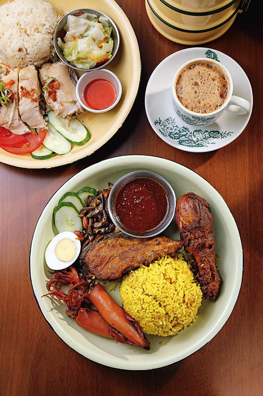 馬來亞椰漿飯可以自選喜愛的菜式，先自選飯類，再挑選配菜。（自選兩樣300元、三樣350元）（攝影／于魯光）