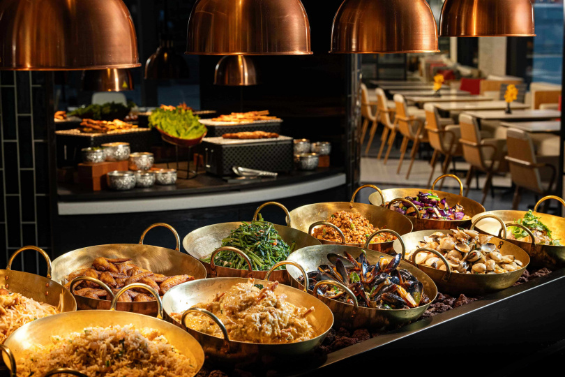 全台第一也是唯一以泰式海鮮為主題的自助餐廳–泰市場以各式泰式佳餚吸引食客的青睞。