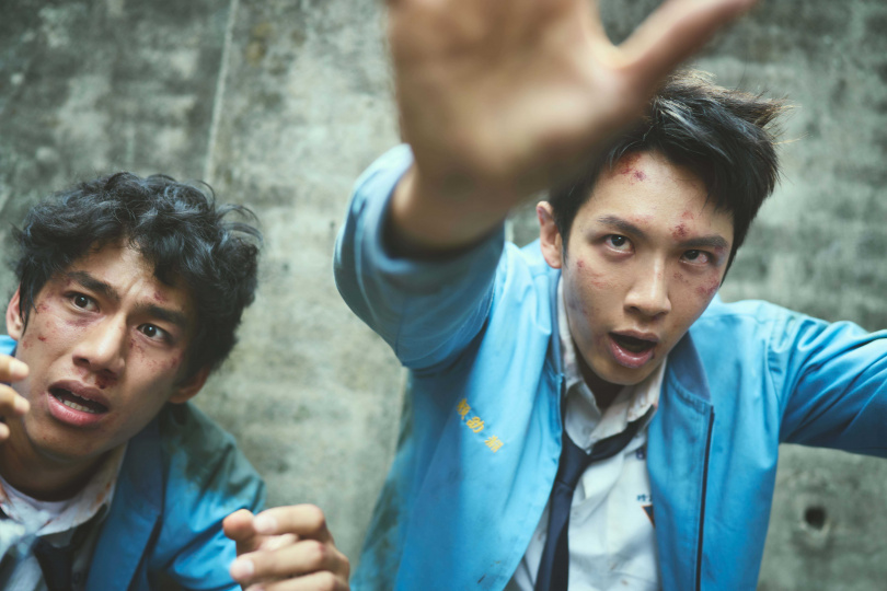 柯震東(右)、朱軒洋在《功夫》中飾演魯蛇死黨,卻捲入五百年前的江湖恩怨。(圖/麻吉砥加提供)