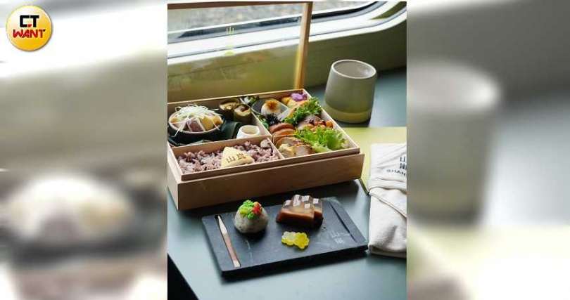 去程餐點可以吃到烏魚子樹豆野時蔬、油封煙燻八寶鴨、香根野炊紅藜池上米與阿粨等,即便冷食也爽口不顯油膩。(圖/魏妤靜攝)