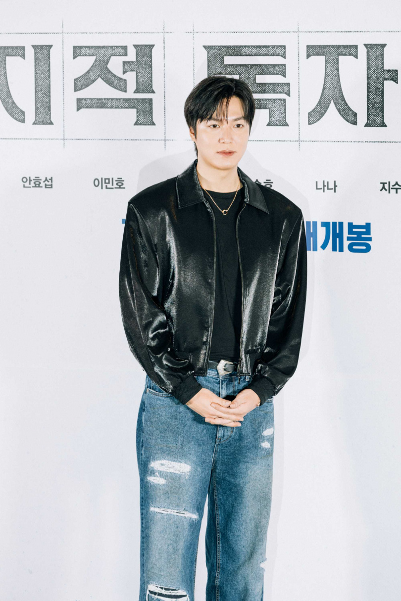 小說主角「劉仲赫」由李敏鎬飾演,他表示自己如角色一般,「孤獨地、像觀察者一樣」完成了表演。(圖/采昌提供)