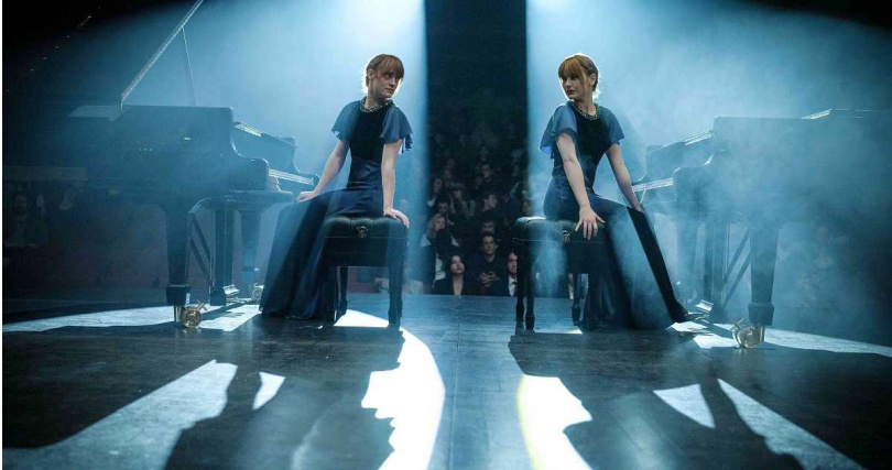 《天才琴手》中「姊妹對調」的鏡像效果驚人。（圖／海鵬提供）