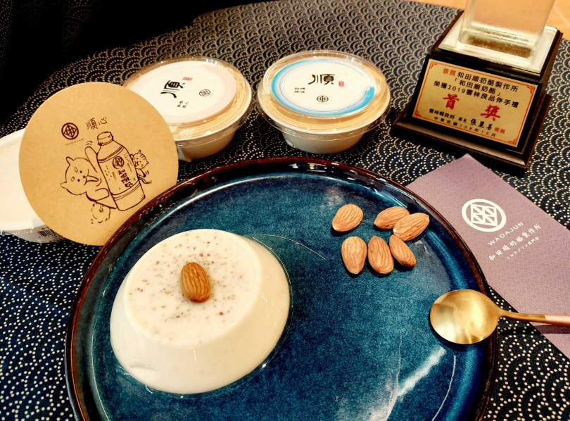 和田順奶酪曾獲選「2019雲林良品伴手禮」，為讓客人感受到手感溫度，鄭明哲也為每款奶酪親自設計童趣小卡。（圖／魏妤靜攝）  