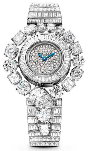 BVLGARI「Serpenti Incantati」全鑽腕錶，33mm，白K金錶殼，寶格麗專屬石英機芯，鑽石511顆╱15,377,000元。（圖╱BVLGARI提供）
