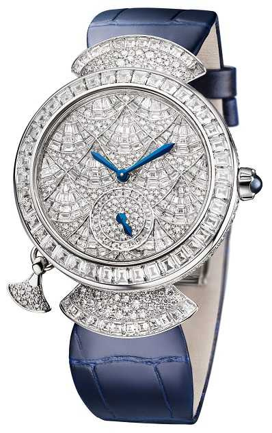 BVLGARI「Divas’ Dream Divina Mosaica Minute Repeater」超薄三問報時腕錶，37mm，白K金錶殼，BVL362型超薄機械報時機芯，鑽石689顆╱11,220,000元。（圖╱BVLGARI提供）