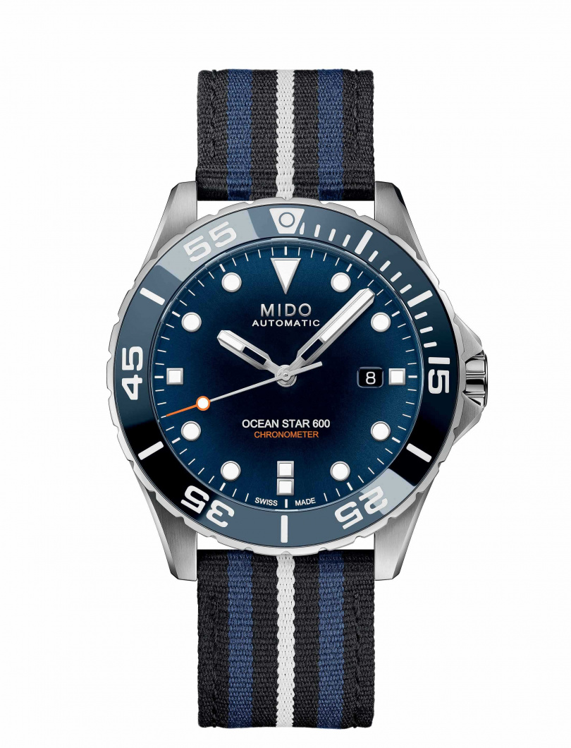 MIDO「Ocean Star海洋之星」金秀賢聯名特別版腕錶，43.5mm，緞面拋光不鏽鋼錶殼，NATO織物風格錶帶款╱58,000元。（圖╱MIDO提供）