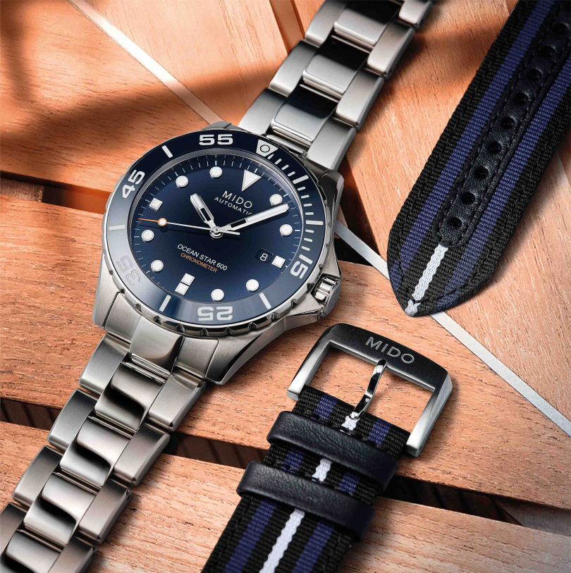 MIDO「Ocean Star海洋之星」金秀賢聯名特別版腕錶，配備緞面絲光及亮面拋光打磨不鏽鋼交織錶帶，另提供快拆式NATO織物風格錶帶╱58,000元。（圖╱MIDO提供）