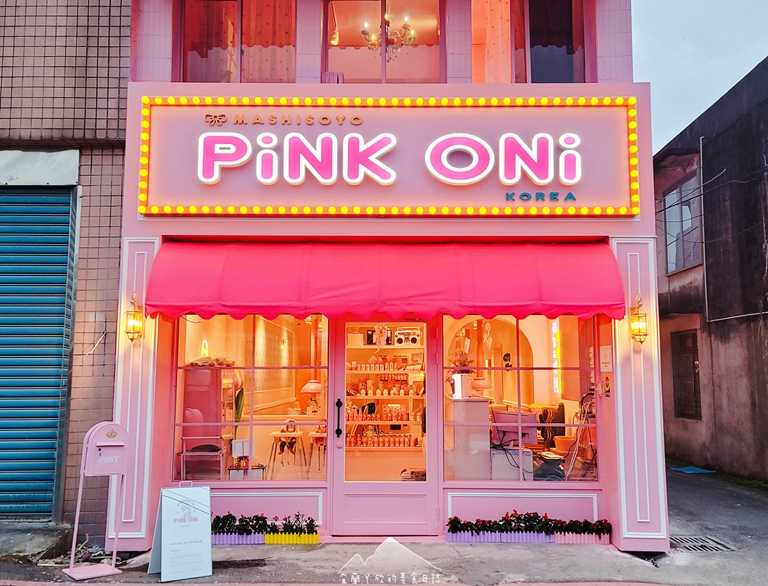 「Pink Oni 粉紅姐姐韓式料理」粉紅色的外觀十分搶眼。（圖片提供：宜蘭ㄚ欣的美食日誌）