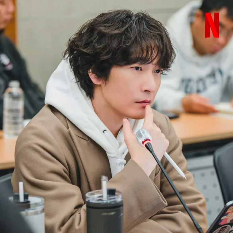 曹承佑挑戰出演「國王」一角。（圖／取自Netflix IG）