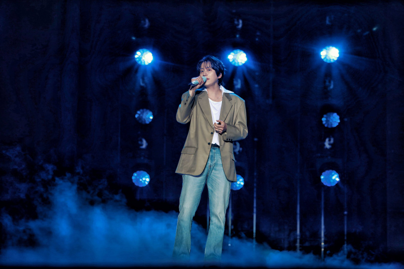 圭賢在演唱會中清唱〈原諒我〉、〈至少還有你〉。（圖／D-SHOW提供）