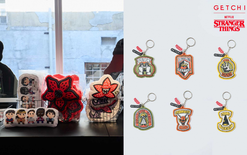 GETCHI X STRANGER THINGS Rubber Chicken怪奇物語聯名抱枕、怪奇物語聯名系列鑰匙圈盲包-桌遊款（圖／品牌提供）
