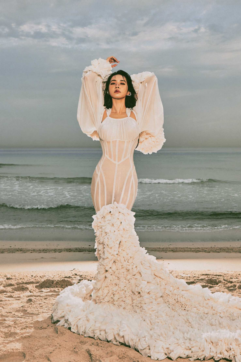 〈Fish Love〉MV收錄杜拜從白天到夜晚的多種風貌。（圖／凌時差提供）