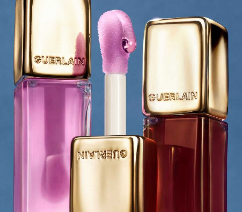 嬌蘭 KISSKISS 法式之吻波光蜜漾護唇油。/1,450元（圖／品牌提供）