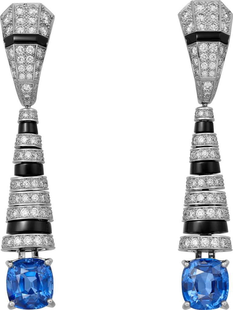 Cartier「頂級珠寶系列」藍寶石耳環╱120顆明亮式切割鑽石，共重7.16克拉╱1,430,000元。（圖╱Cartier提供）