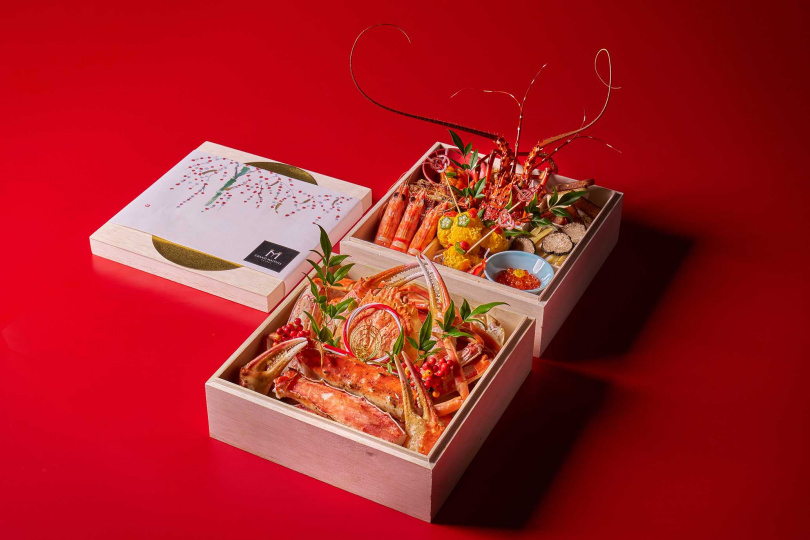 「限量重箱年菜」選用來自北海道的鱈場蟹、日本海的松葉蟹、干貝與象徵長壽的伊勢海老等海味！