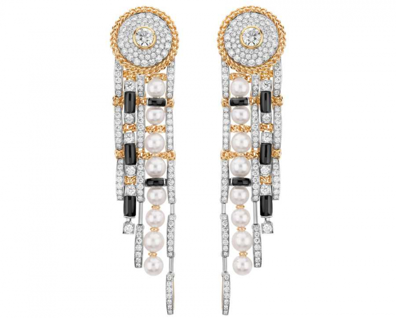 CHANEL「Tweed Contraste」黃金、鉑金鑲嵌養珠、瑪瑙及鑽石耳環╱3,684,000元（圖片提供╱CHANEL）