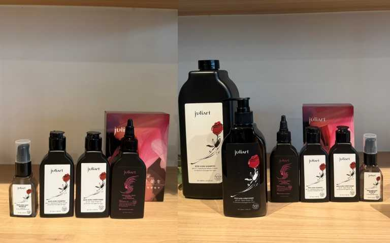 (左)juliArt 洸影玫瑰旅行四入組(含淨化液75mL、洗髮精75mL、潤髮乳75mL、精萃髮油30mL)/公益價 599元。(右)juliArt洸影玫瑰雙入組(洗髮精220mL/潤髮乳220mL任選兩瓶)/公益價1,560元(圖/品牌提供)