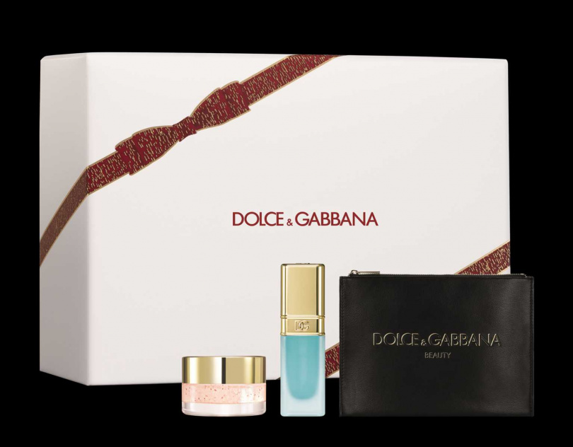 DG唇部保養紅絲絨禮盒(含黑色皮革手拿包、去角質修護霜12ml、保濕潤唇油5ml)/3,250元(圖/品牌提供)