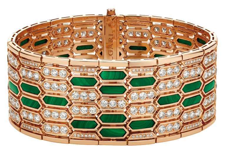 BVLGARI「Serpenti」系列頂級孔雀石與鑽石手環╱頂級玫瑰金手環，鑲嵌花式切割孔雀石與密鑲鑽石╱4,000,000元。（圖╱BVLGARI提供）