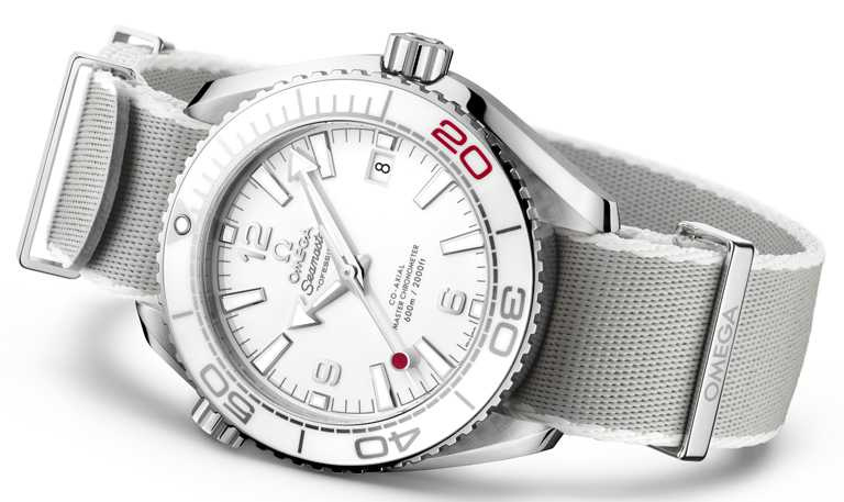 OMEGA「Seamaster海馬」系列，Planet Ocean「東京2020」特別版腕錶，42mm，不鏽鋼錶殼，8800型同軸擒縱大師天文台機芯，限量2,020只。（圖╱OMEGA提供）