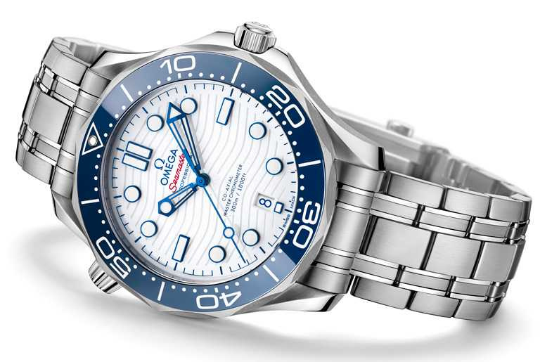OMEGA「Seamaster海馬」系列，潛水300米「東京2020」特別版腕錶，42mm，不鏽鋼錶殼，8800型同軸擒縱大師天文台機芯，限量2,020只。（圖╱OMEGA提供）