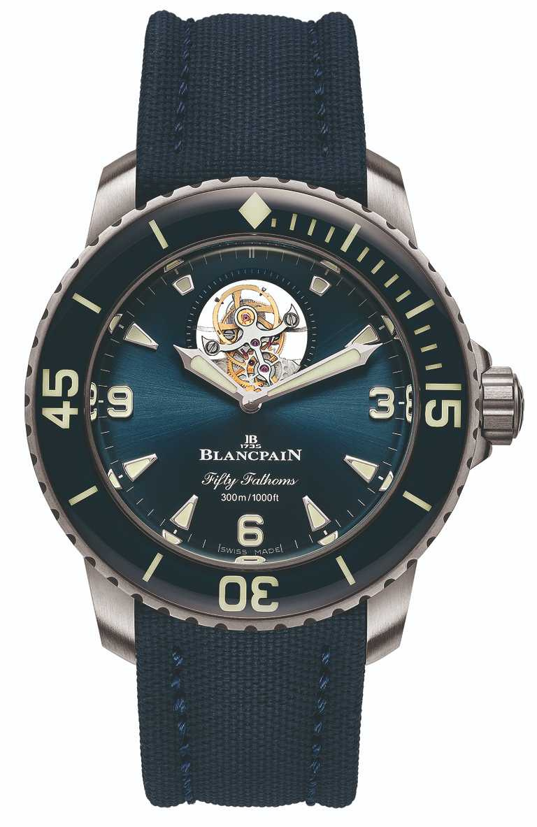 BLANCPAIN「Fifty Fathoms五十噚」系列，8日動力儲存陀飛輪腕錶，45mm，23級鈦金屬錶殼，25C型自動上鍊機芯，航海帆布錶帶針釦╱3,720,000元；航海帆布摺疊釦╱3,740,000元。（圖╱BLANCPAIN提供）