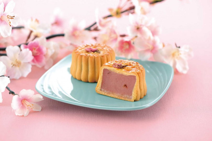 Klook獨家「崎陽軒」賞櫻便當，內含日本空運來台的限量「櫻花和菓子」。（圖／Klook提供）