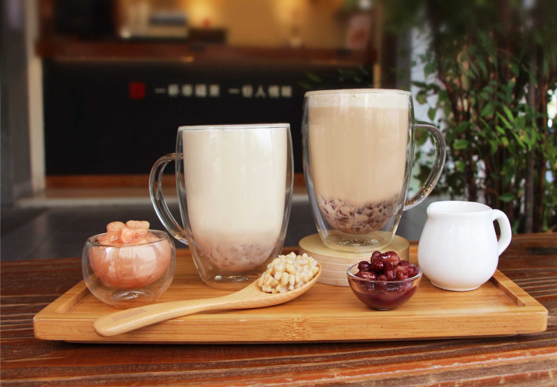 茶湯會紫米系列冬季回歸開賣，嚴選台灣紫米，與芋頭、紅豆、燕麥創意搭配。