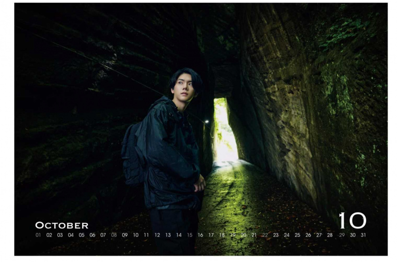 年曆中，楊宇騰最喜歡在千葉洞穴的畫面。（圖／泓康天下、AMUSE提供）