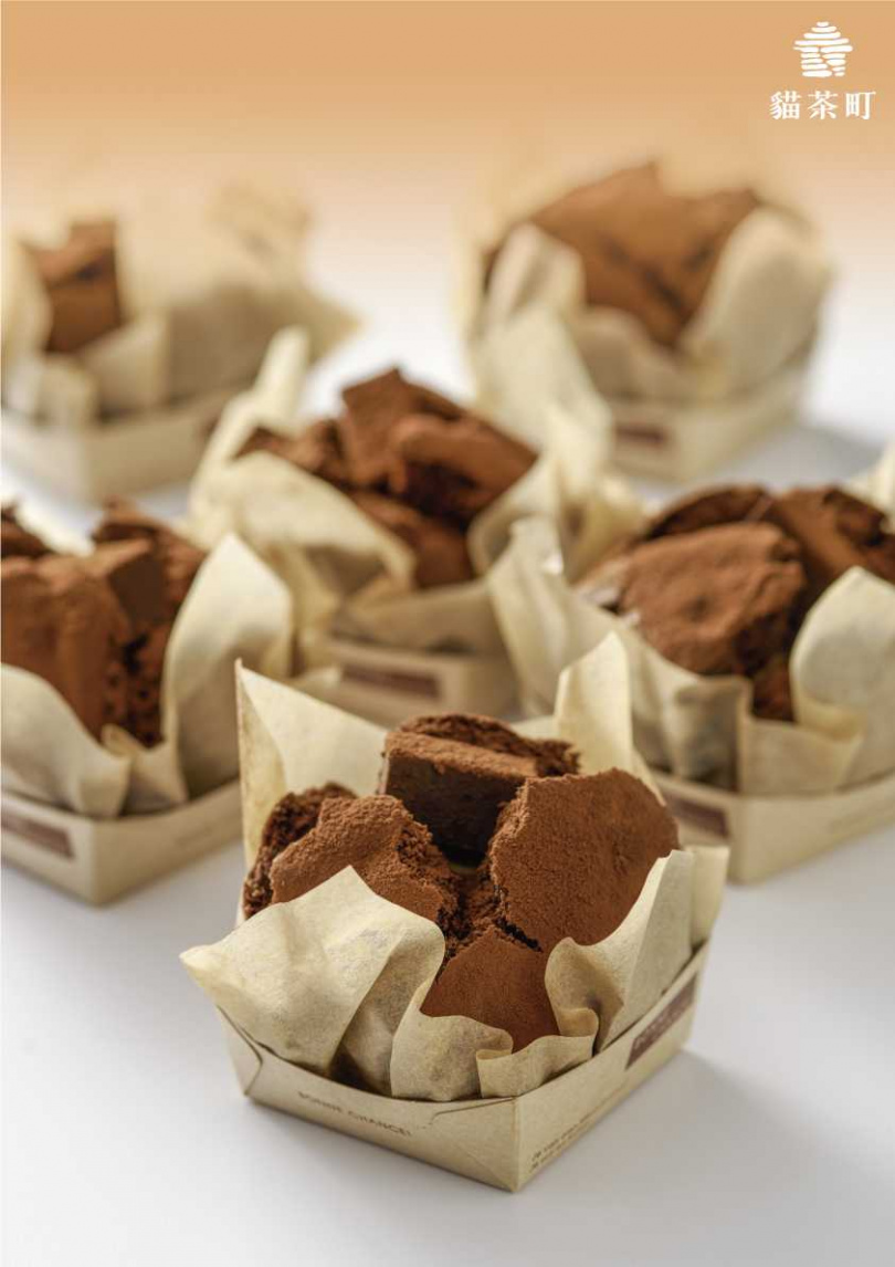 72％純巧克力與卡式達餡再結合鐵觀音茶，製作而成的鐵觀音舒芙蕾。