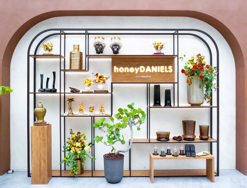 眾多國際精品指定合作對象「honeyDANIELS florist丹尼爾花藝」，巧妙融合「橘」、「吉」意象打造吉祥道主題佈景。（圖／吉祥道提供）