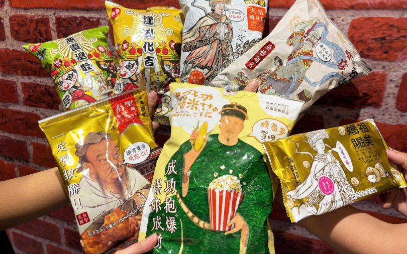 消費滿額即送臺南限定八家將乖乖、成功爆米花。（圖／業者提供）