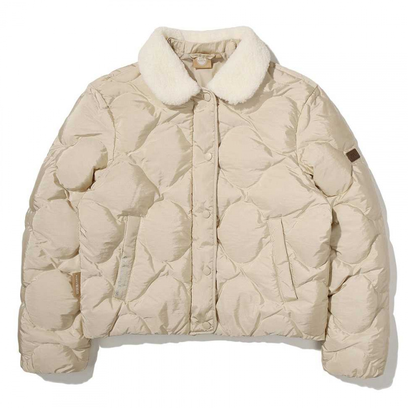 BBC EARTH奶油色羽絨外套/5,580元(圖/品牌提供)