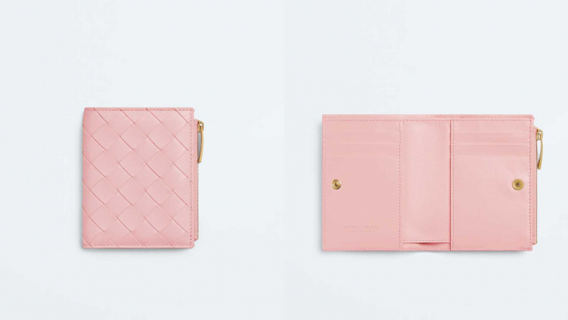 BOTTEGA VENETA Intrecciato Small Bi-Fold 皮夾/24,800元(圖/品牌提供)