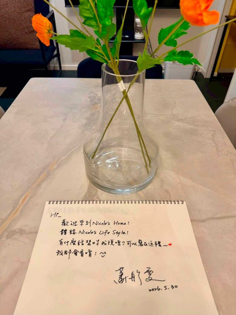 蕭彤雯在「Nicole's Home」準備了留言本,期盼住客能留下最真實的感受。(圖/蕭彤雯提供)