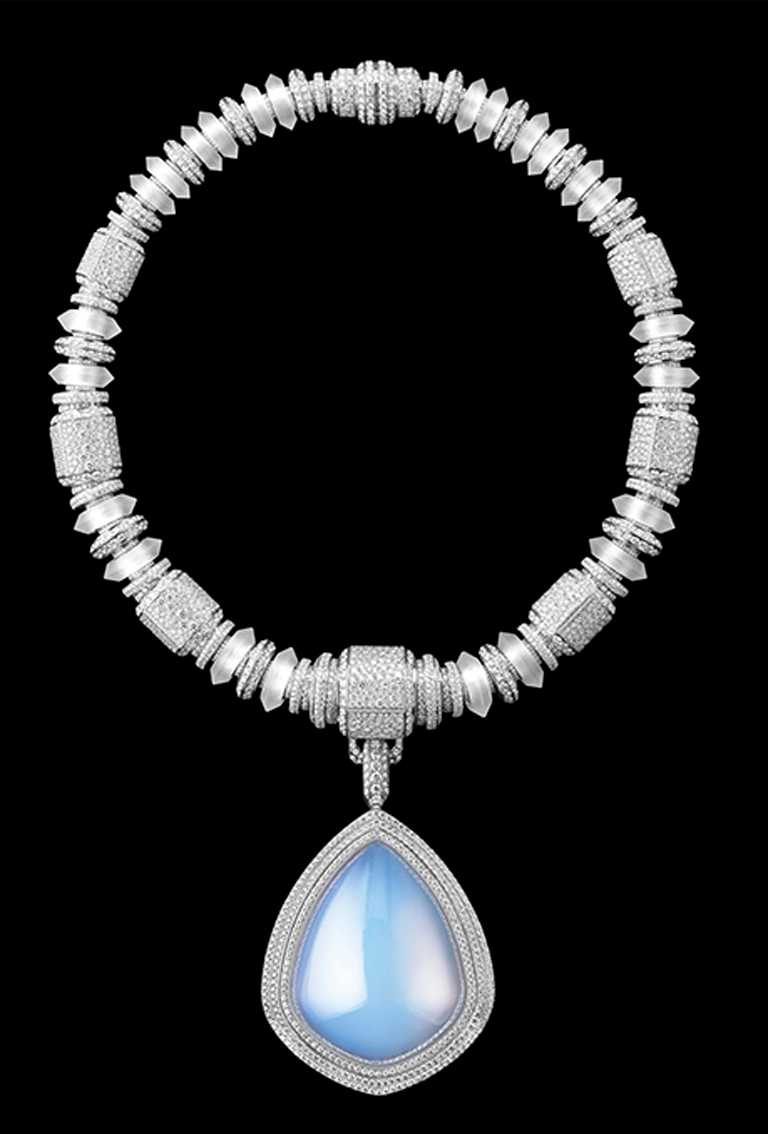 BOUCHERON「Goutte de Ciel」主題項鍊╱白金750材質，鑲嵌鑽石、天然水晶及氣凝膠╱20,750,000元。（圖╱BOUCHERON提供）