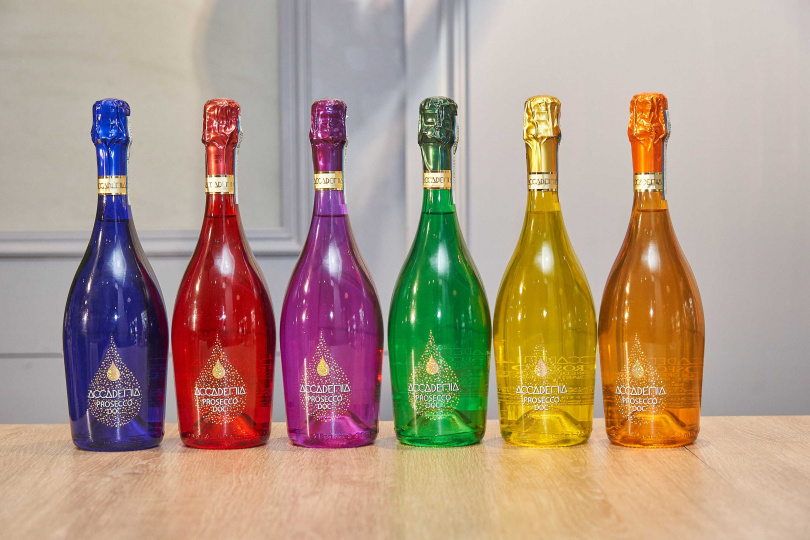 「水晶普洛斯可葡萄酒」一次推出六款瓶身，很適合打卡。（圖／家樂福提供）