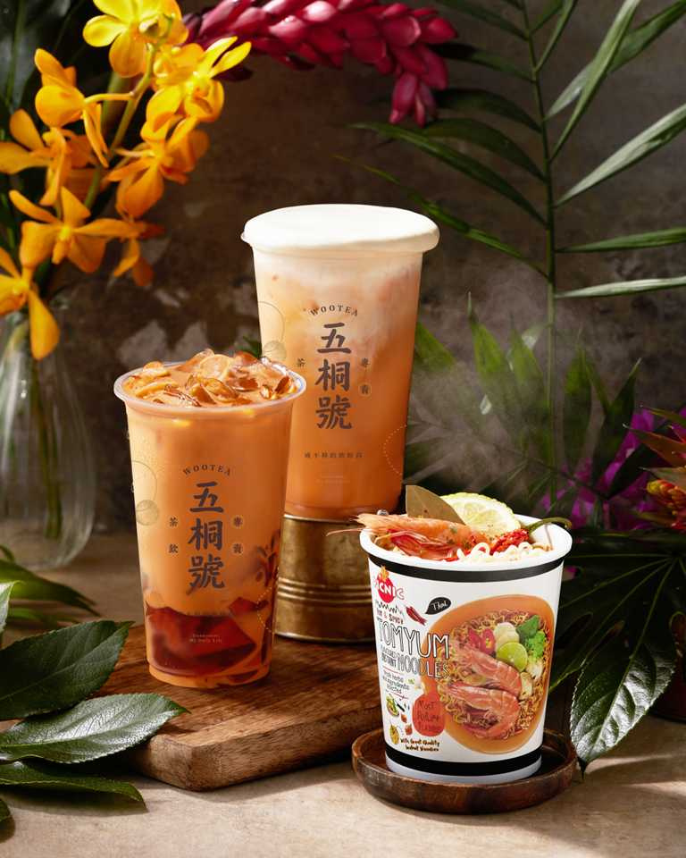 五桐號門市購買任兩杯「手沖泰奶系列」飲品，就送限量泰國Picnic杯麵乙杯