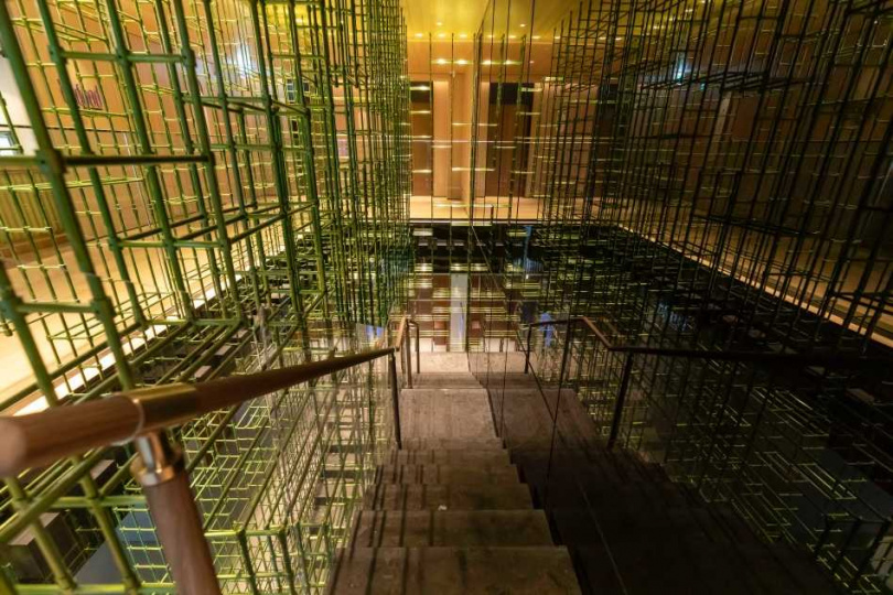 連接1樓大廳與2樓「BeGood」的樓梯以竹林概念打造。
