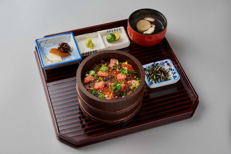 凡店內享用 2022新品「三味鰻丼」，蒲燒鰻增量25％。