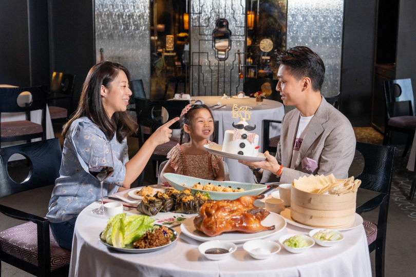 台北遠東香格里拉於8/4至8/8推出一系列五星級美食饗宴，包含滬式、日式套餐與粵式桌菜，以及自助餐。  