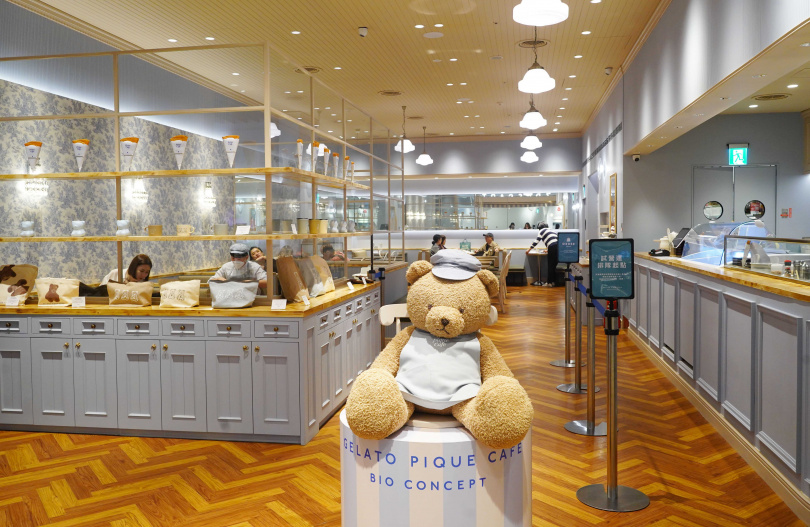 Gelato Pique Café的「熊店長」首度於海外露面，大家到店裡別忘了與熊店長合影留念。（圖／魏妤靜攝）