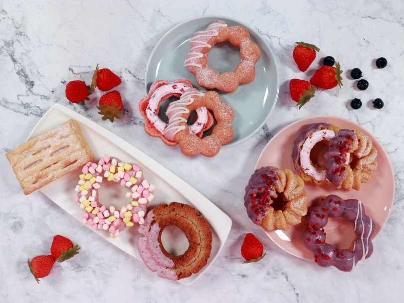 ▲期間限定草莓季，將甜甜圈的沾醬及內餡全升級。（圖／Mister Donut）