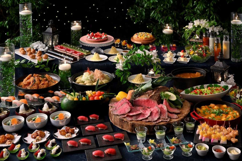 以螢火蟲為意象的「螢火蟲之夜自助晚餐」，享受視覺與味蕾的幸福時刻。（圖／ホテル椿山荘東京提供）