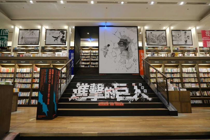 「2025誠品動漫祭」8.1起於全台多家店點覺醒次元「二」勢力，超人氣IP裝置《進擊的巨人》於社群掀起討論熱潮。（圖／誠品提供）