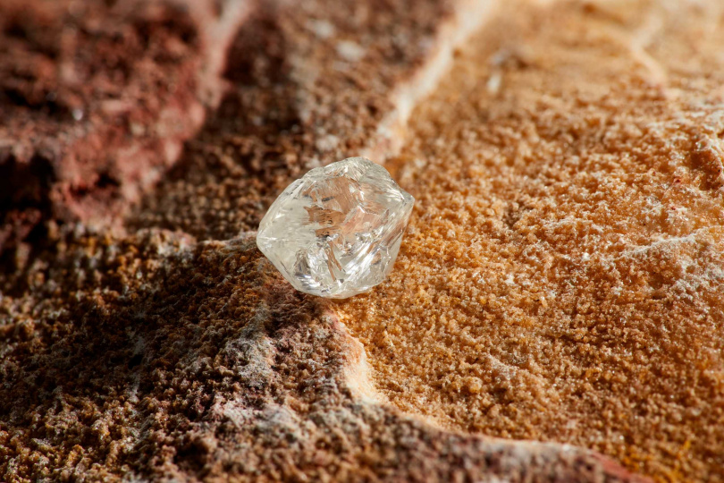 De Beers的鑽石皆來自地下深處的鑽石原石。