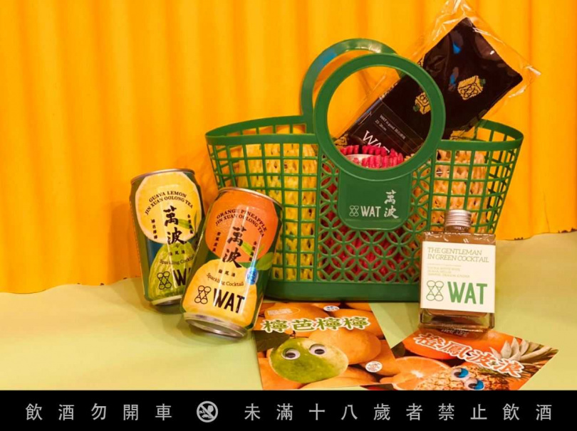 具有復古台灣元素的「WAT╳萬波復古水果提籃禮盒」。（399元，圖／WAT提供）