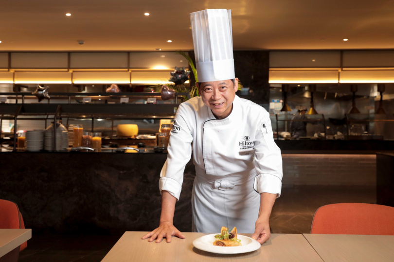 台北新板希爾頓廚藝長李文康強調天然、自製，以及食材搭配沒有定律的料理風格。（圖／林士傑攝）