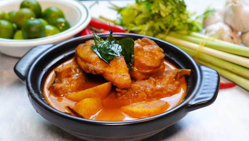 池記的「華人紅咖哩雞」顧名思義是相對較溫和的華人版本，即便如此依然香辣下飯、咖哩風味飽滿厚實。（250元）