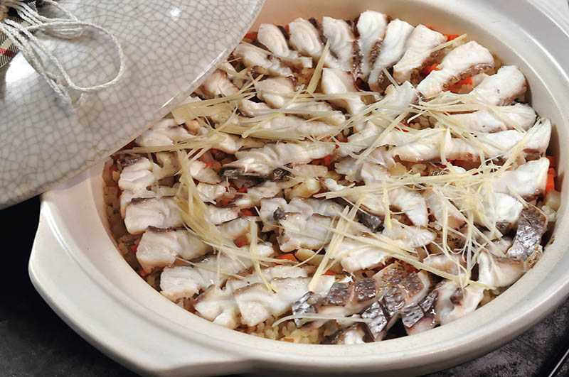 鯛魚為日本節慶主要食材，鯛魚鍋飯美觀又鮮香。（圖／林浚成提供）